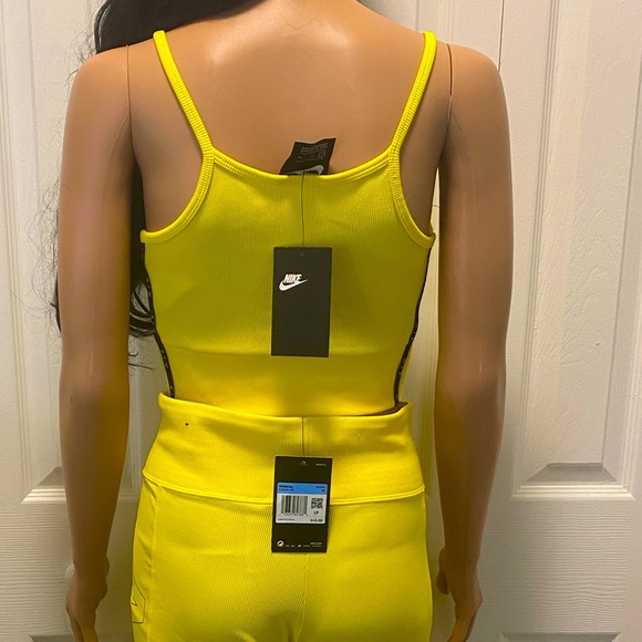 Nike Yellow Ribbed Cropped Tank Top size small - Picture 3 of 7